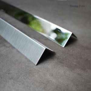 Nẹp inox tấm ốp cốt than tre