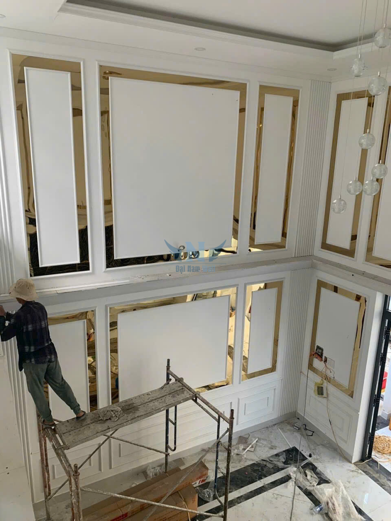 ứng dụng nẹp inox trang trí tường