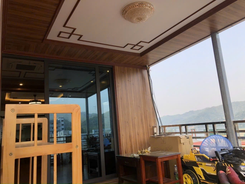 Tấm Ốp Nhựa Nano Vân Gỗ Trang Tri Ốp Trần Sân Thượng