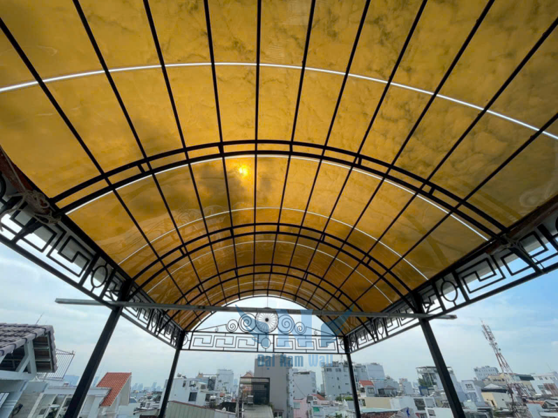 tấm polycarbonate làm sân thượng 